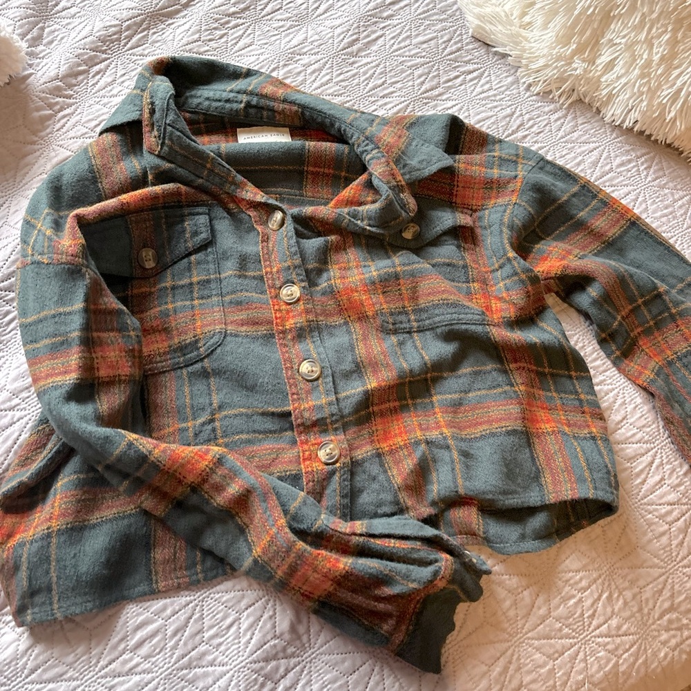 Cropped flannel.
